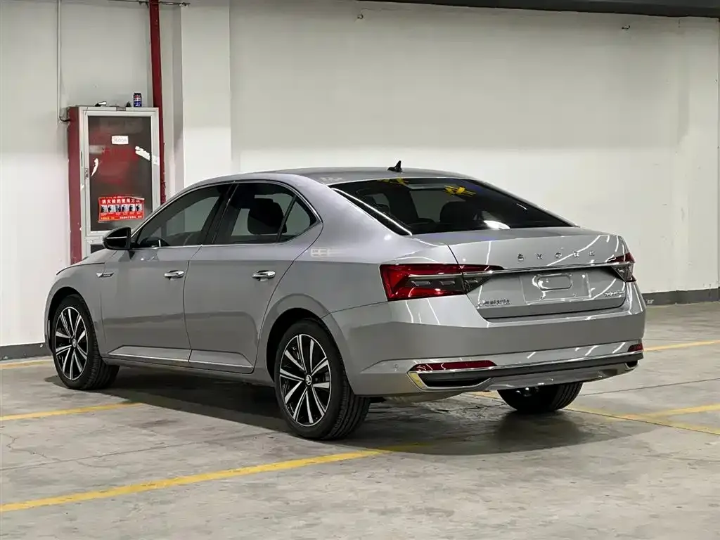 Skoda Superb — фото 9