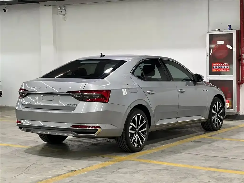 Skoda Superb — фото 5