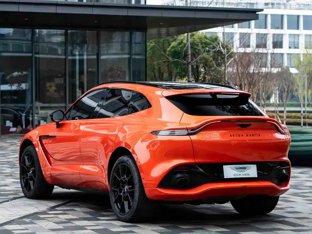 Aston Martin DBX — фото 10