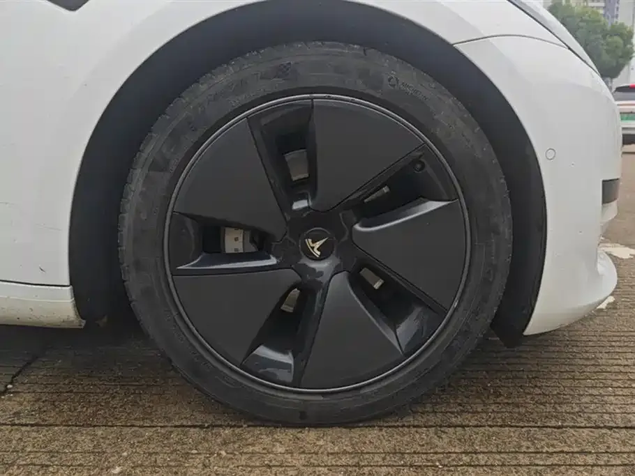 Tesla Model 3 — фото 3