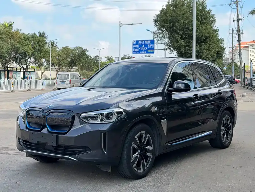 BMW iX3 — фото 1