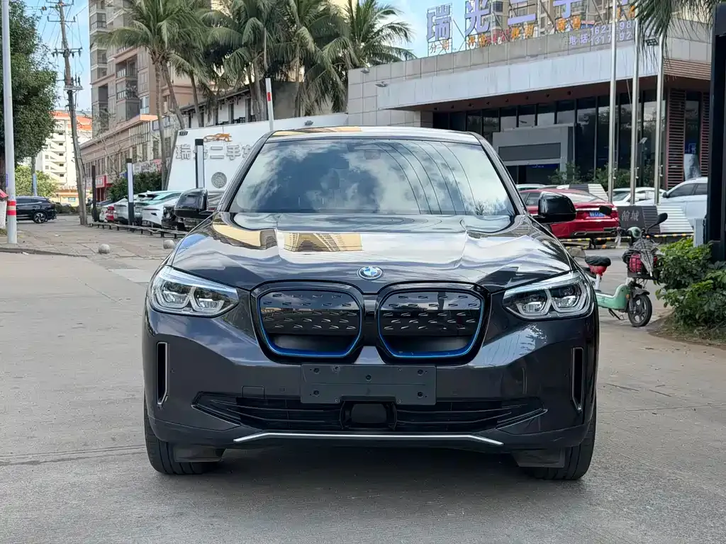 BMW iX3 — фото 4