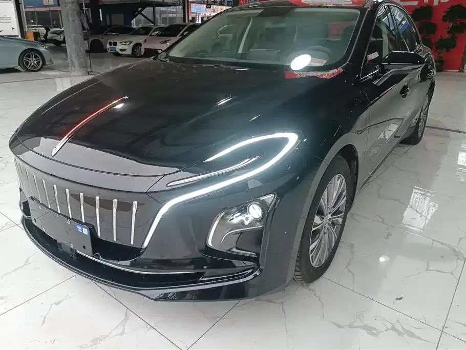 Hongqi E-QM5 — фото 1