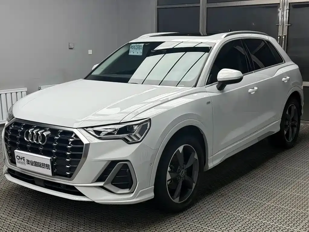 Audi Q3 — фото 1