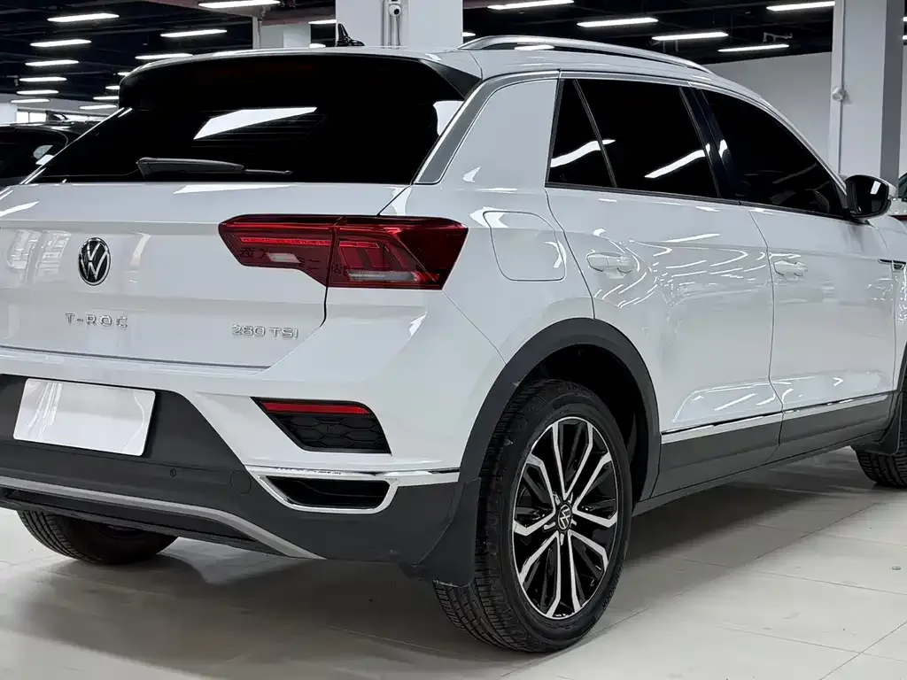 Volkswagen T-Roc — фото 6