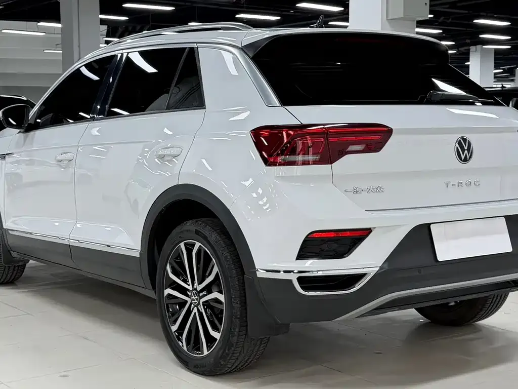 Volkswagen T-Roc — фото 8