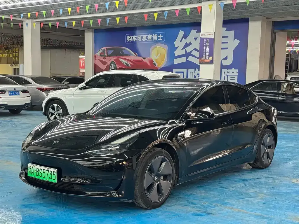 Tesla Model 3 — фото 1