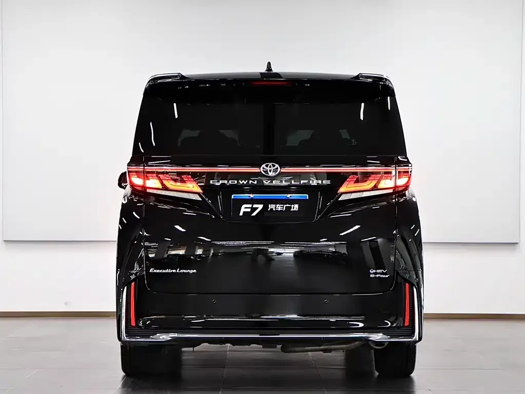 Toyota Vellfire — фото 10