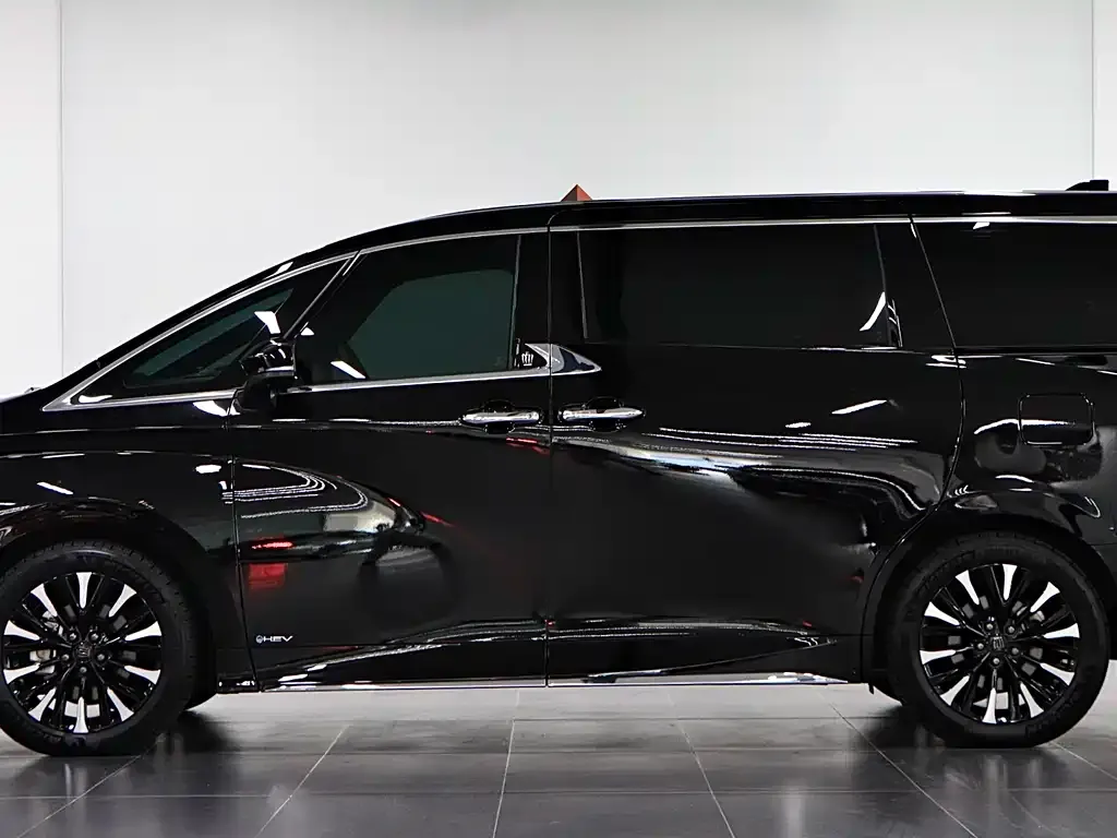 Toyota Vellfire — фото 9