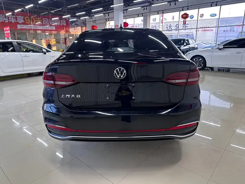 Volkswagen Lavida — фото 9