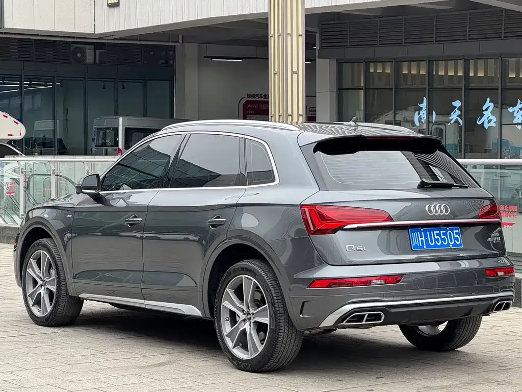 Audi Q5L — фото 6