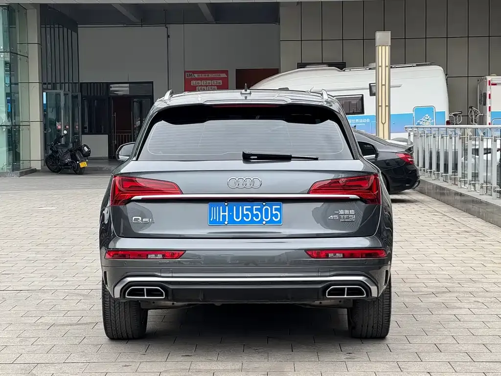 Audi Q5L — фото 5
