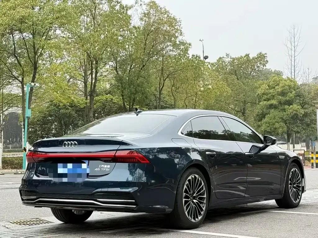 Audi A7L — фото 5