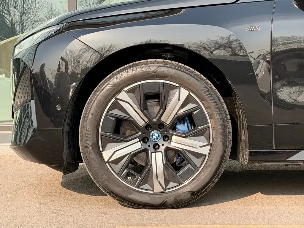 BMW iX M60 — фото 2