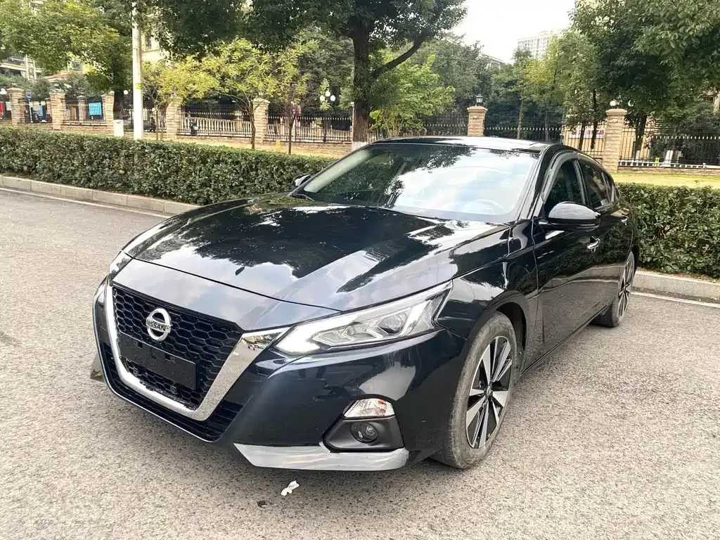 Nissan Teana — фото 1