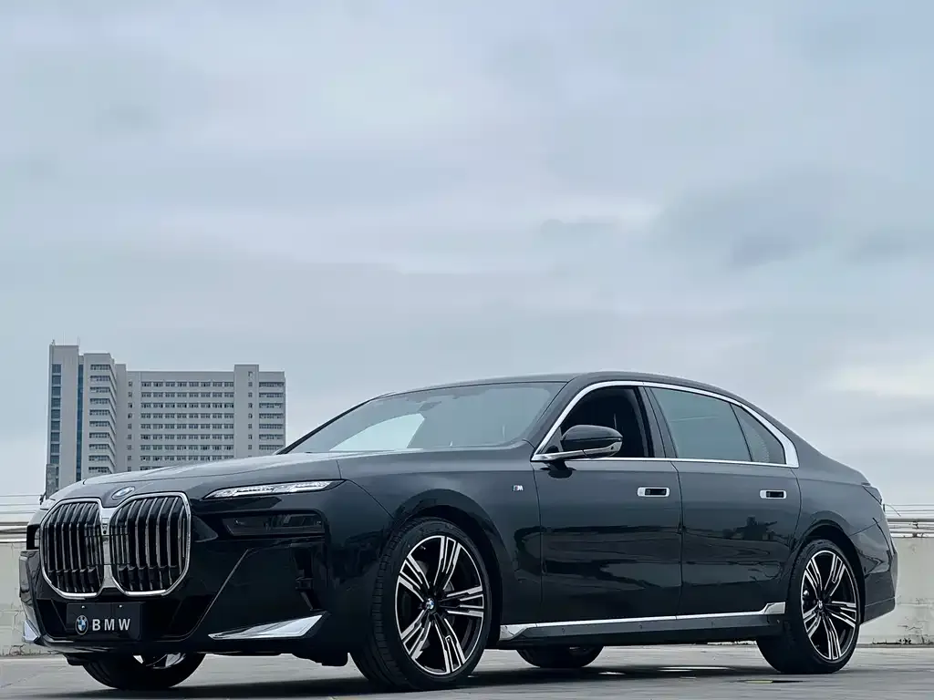 BMW 7 Series — фото 1