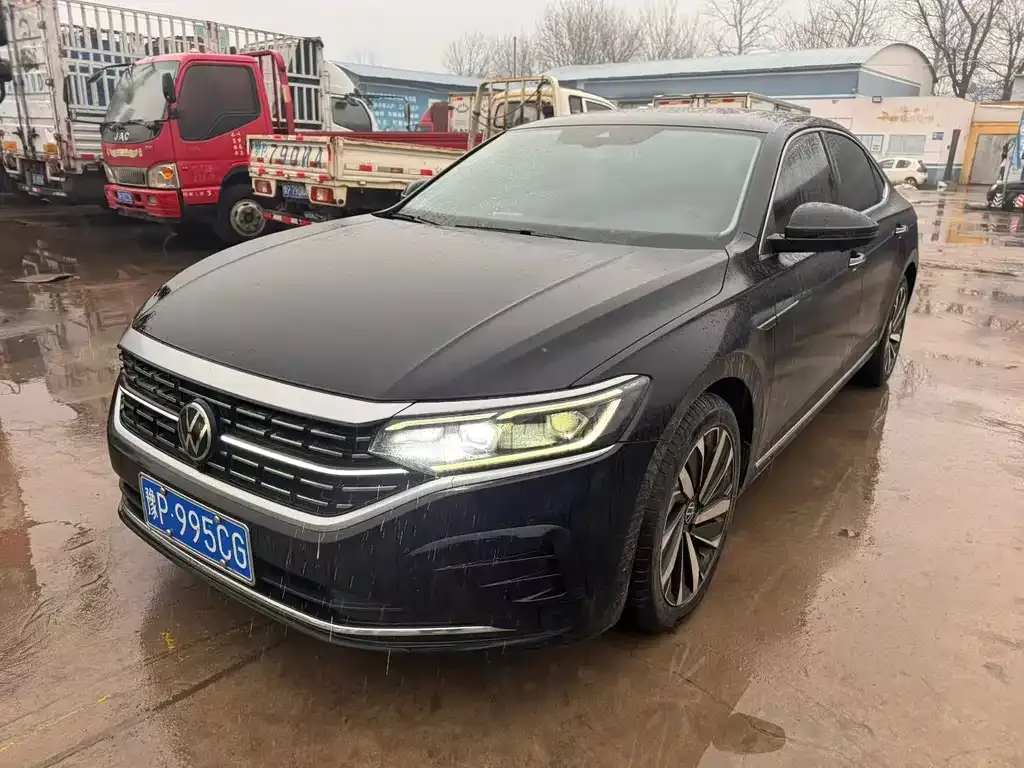 Volkswagen Passat — фото 1