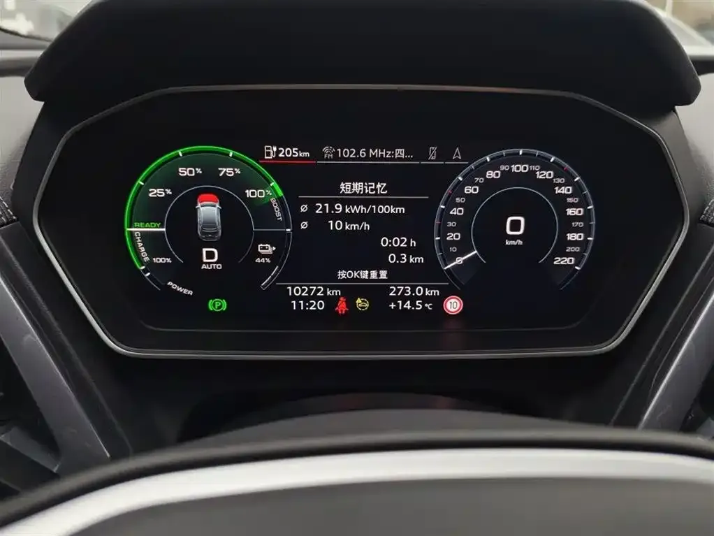 Audi Q4 e-tron — фото 2