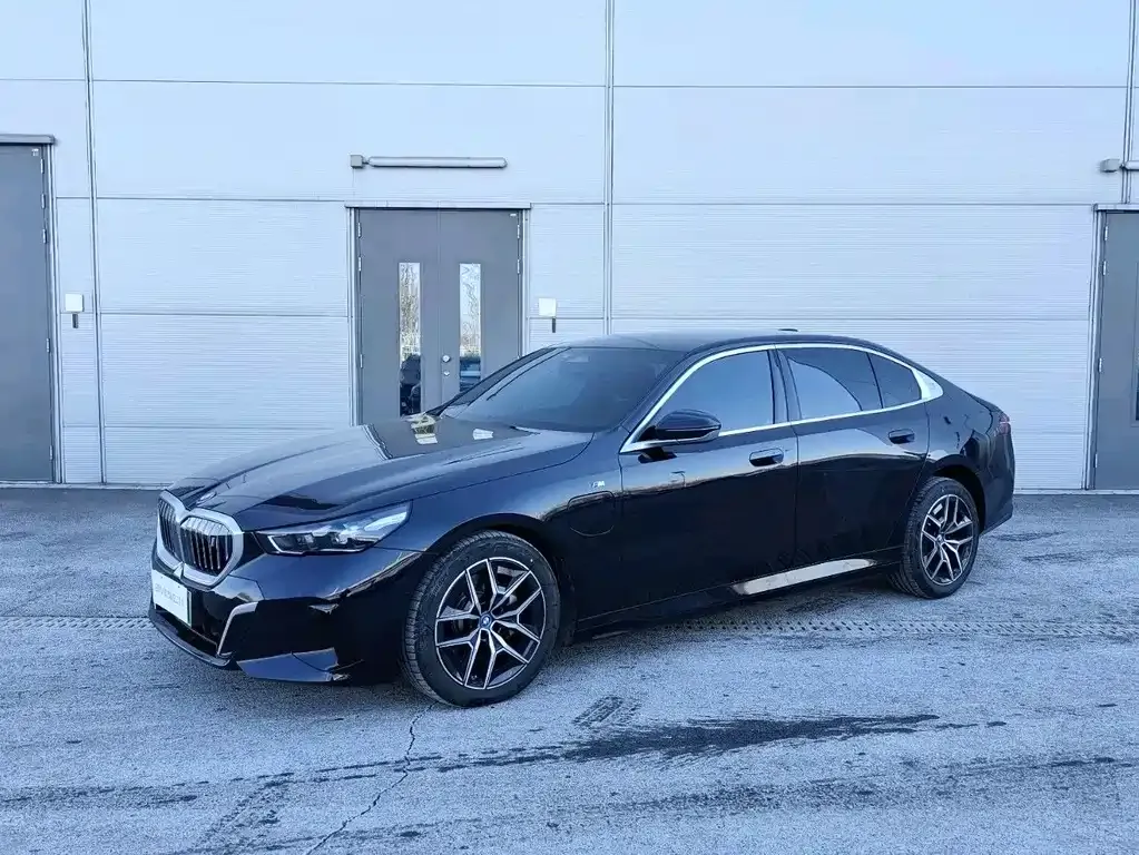 BMW i5 — фото 1