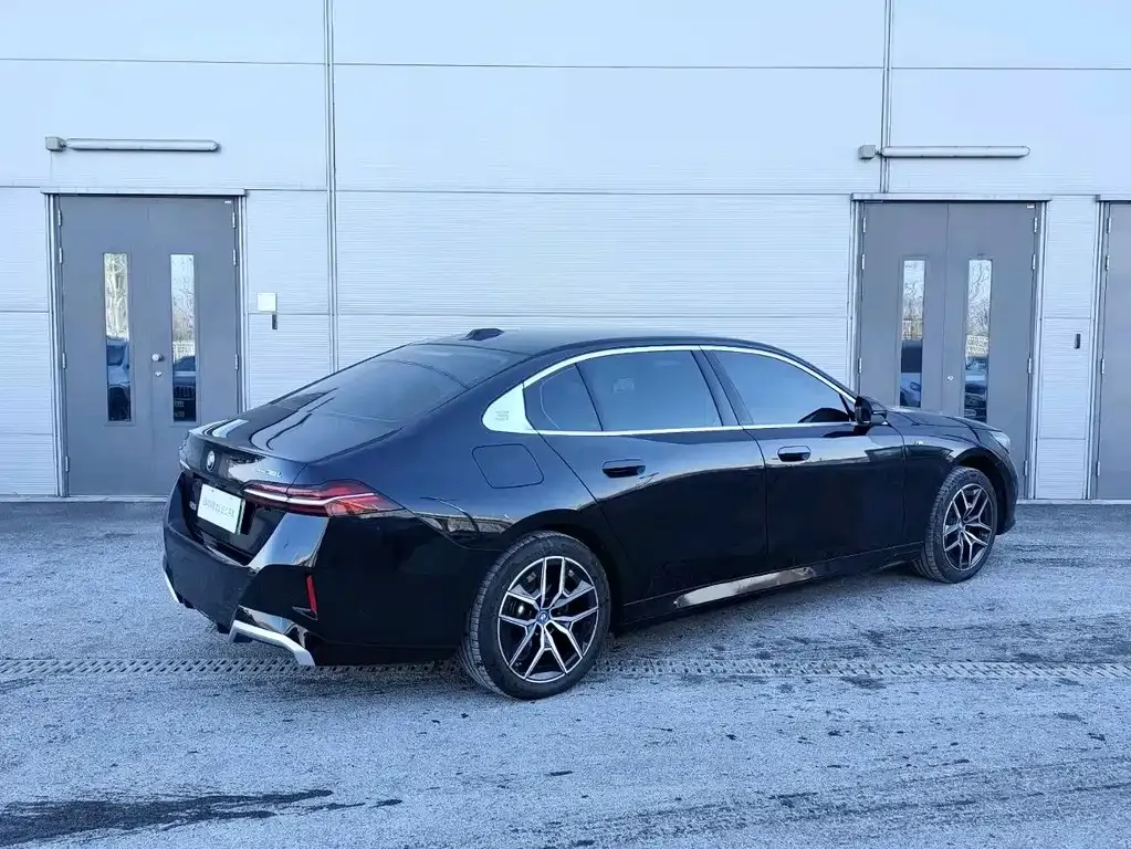 BMW i5 — фото 8