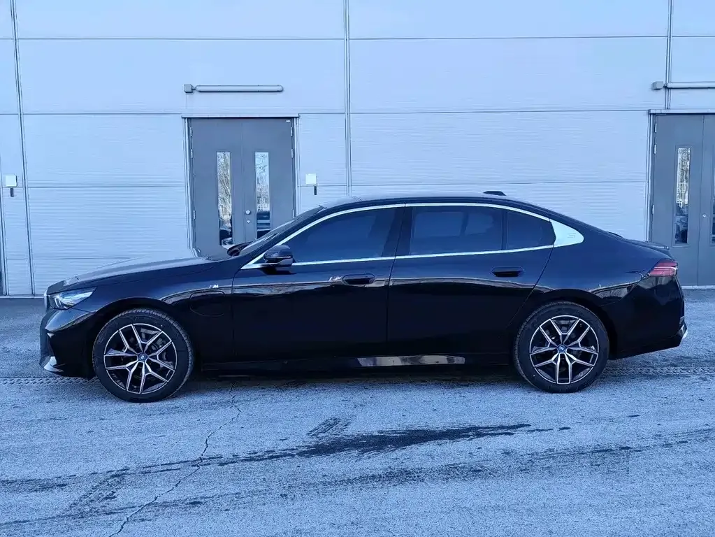 BMW i5 — фото 9