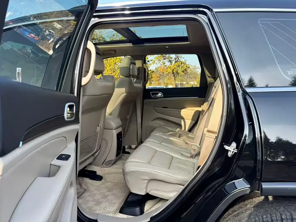 Jeep Grand Cherokee (Import) — фото 2