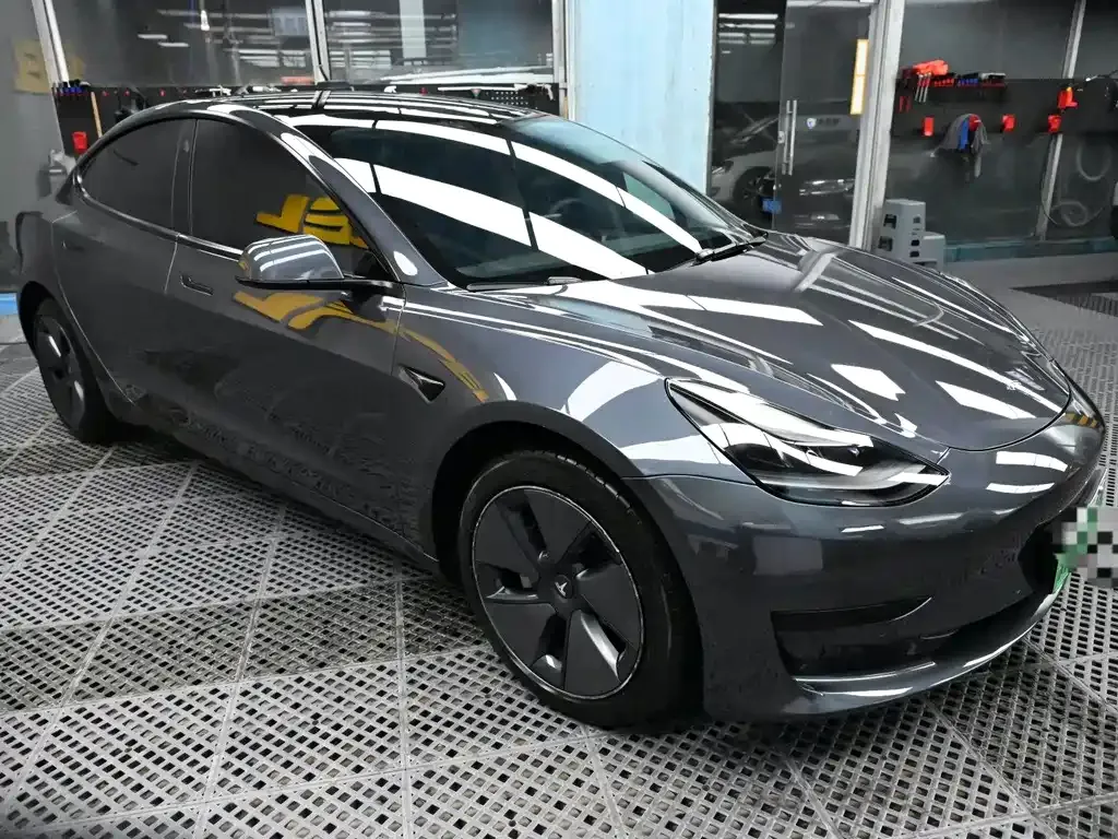 Tesla Model 3 — фото 1