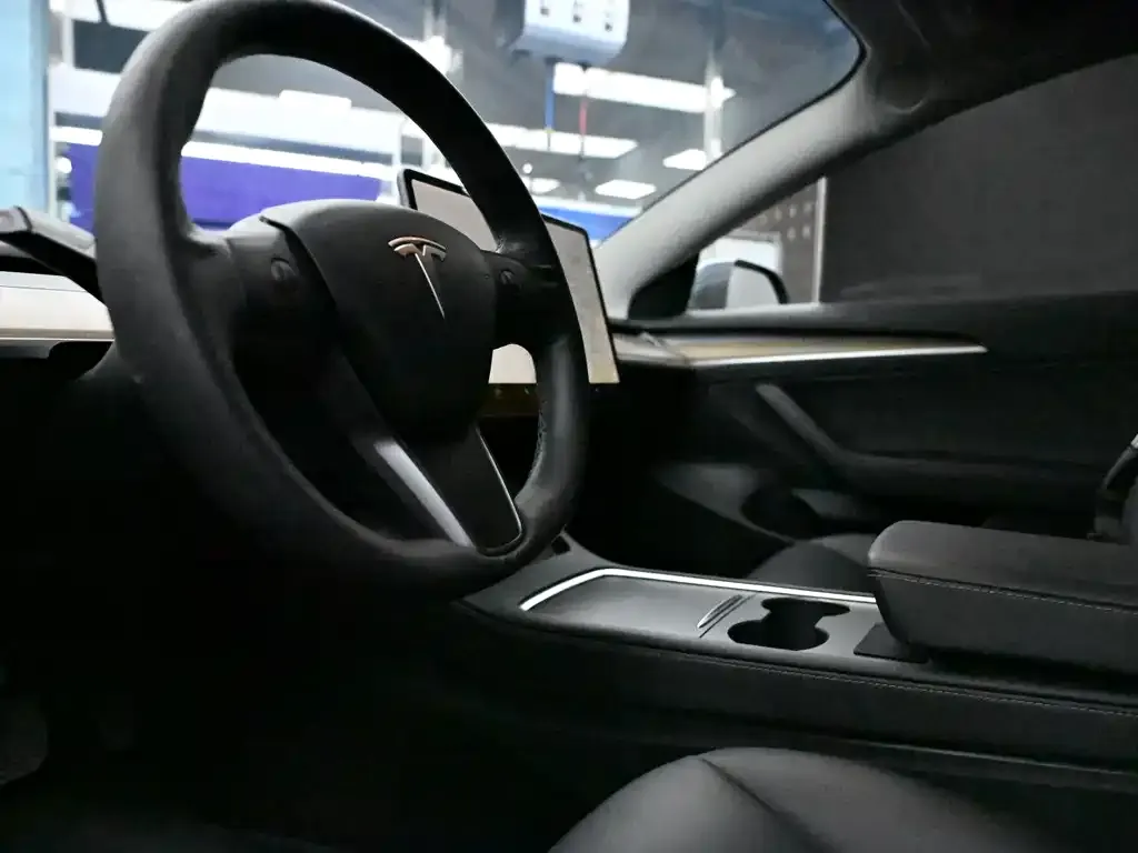 Tesla Model 3 — фото 5