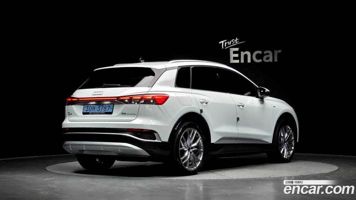 Audi Q4 e-tron — фото 8