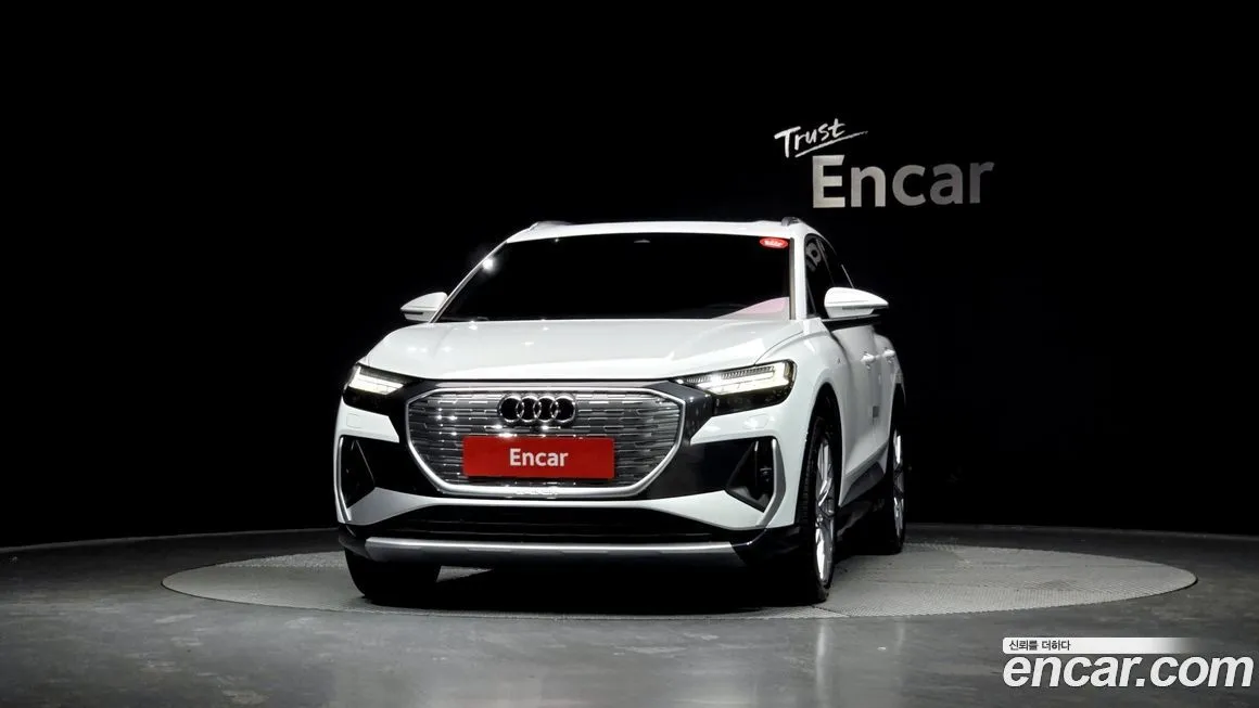 Audi Q4 e-tron — фото 2
