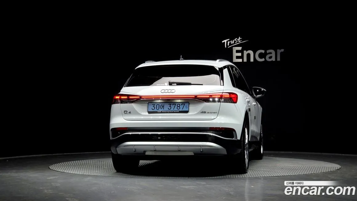 Audi Q4 e-tron — фото 3