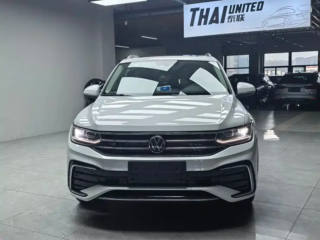 Volkswagen Tiguan L — фото 2