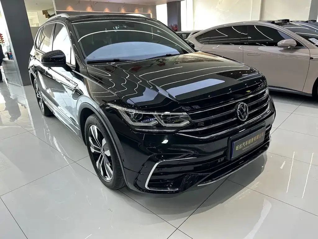 Volkswagen Tiguan L — фото 5