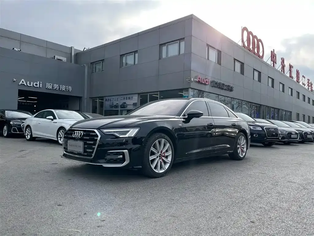 Audi A6L — фото 1