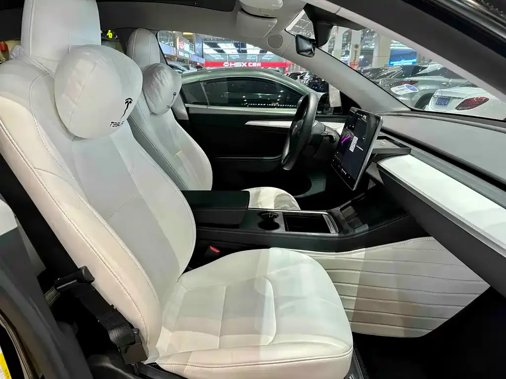 Tesla Model Y — фото 6
