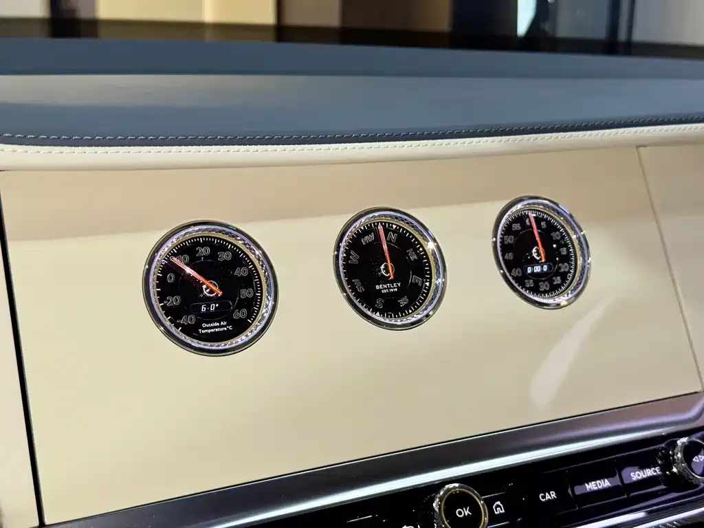 Bentley Flying Spur — фото 9