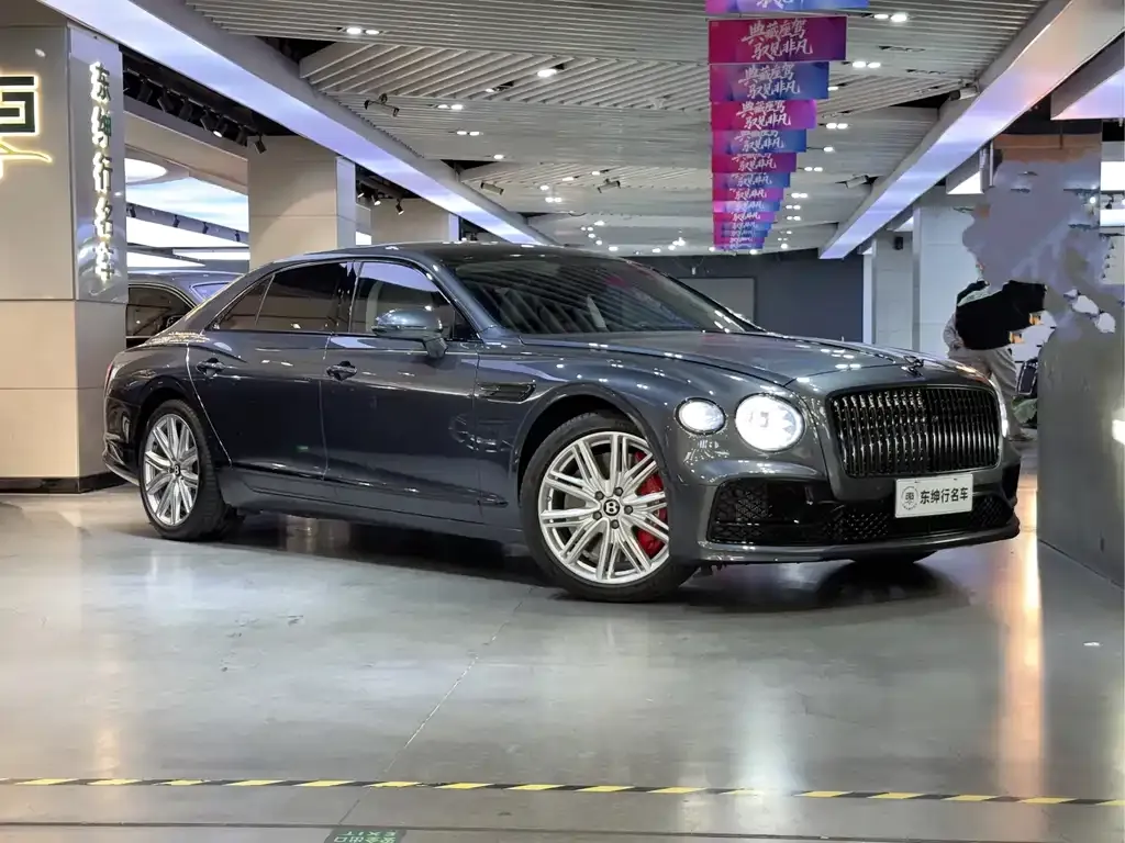 Bentley Flying Spur — фото 10