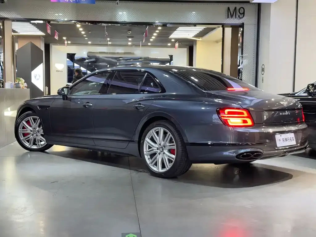 Bentley Flying Spur — фото 2