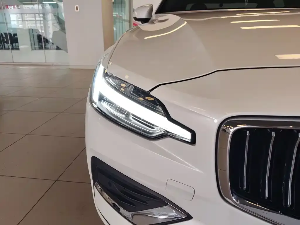 Volvo S60 — фото 10