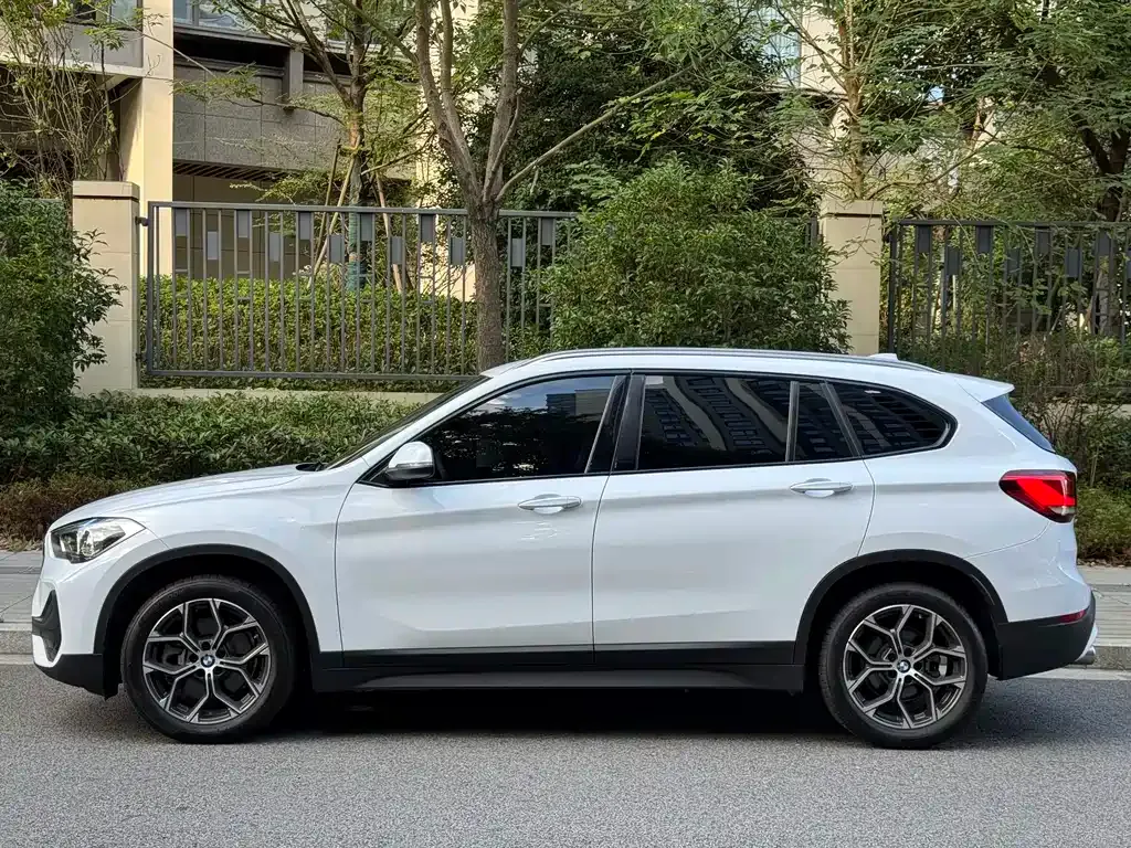 BMW X1 — фото 9