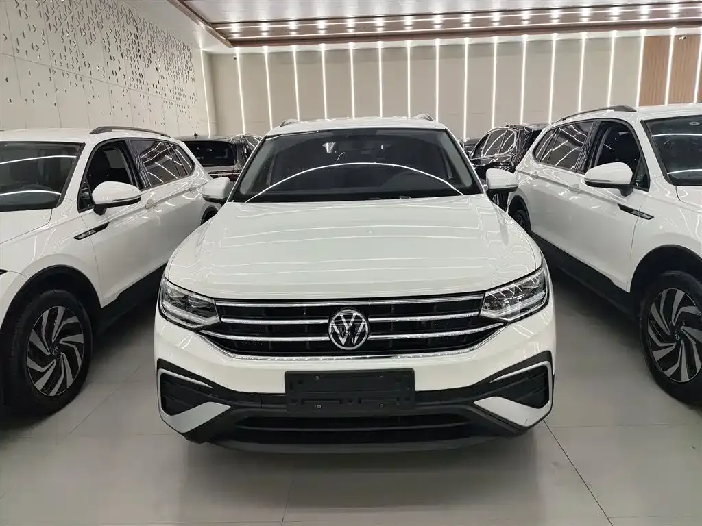 Volkswagen Tiguan L — фото 9