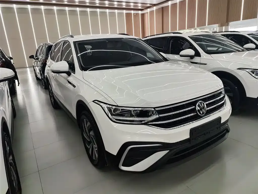 Volkswagen Tiguan L — фото 8