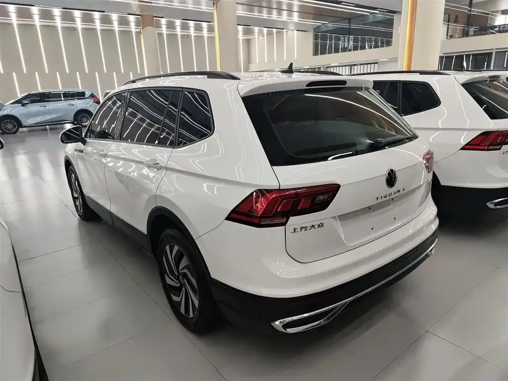 Volkswagen Tiguan L — фото 5