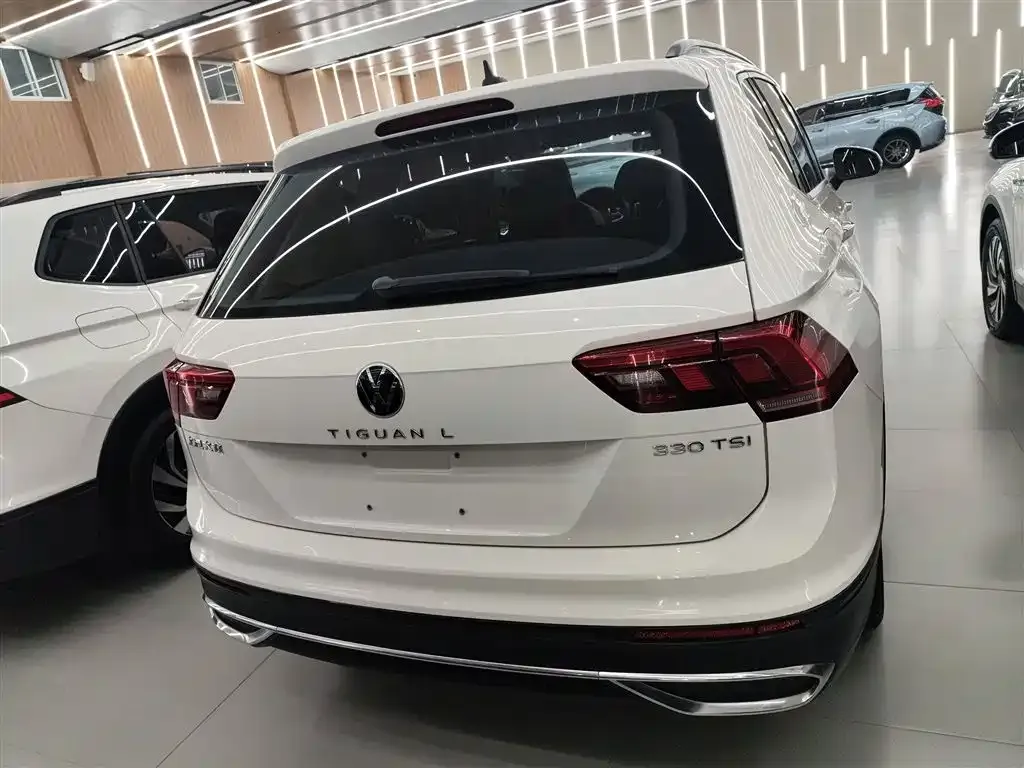 Volkswagen Tiguan L — фото 10