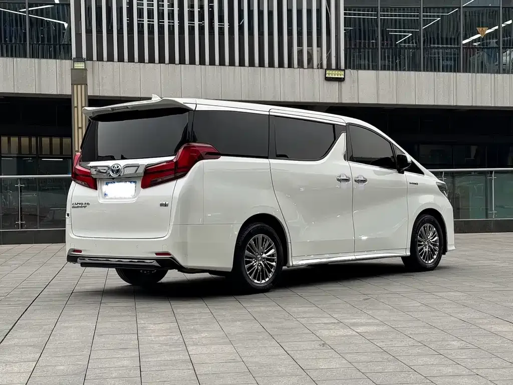Toyota Alphard — фото 4