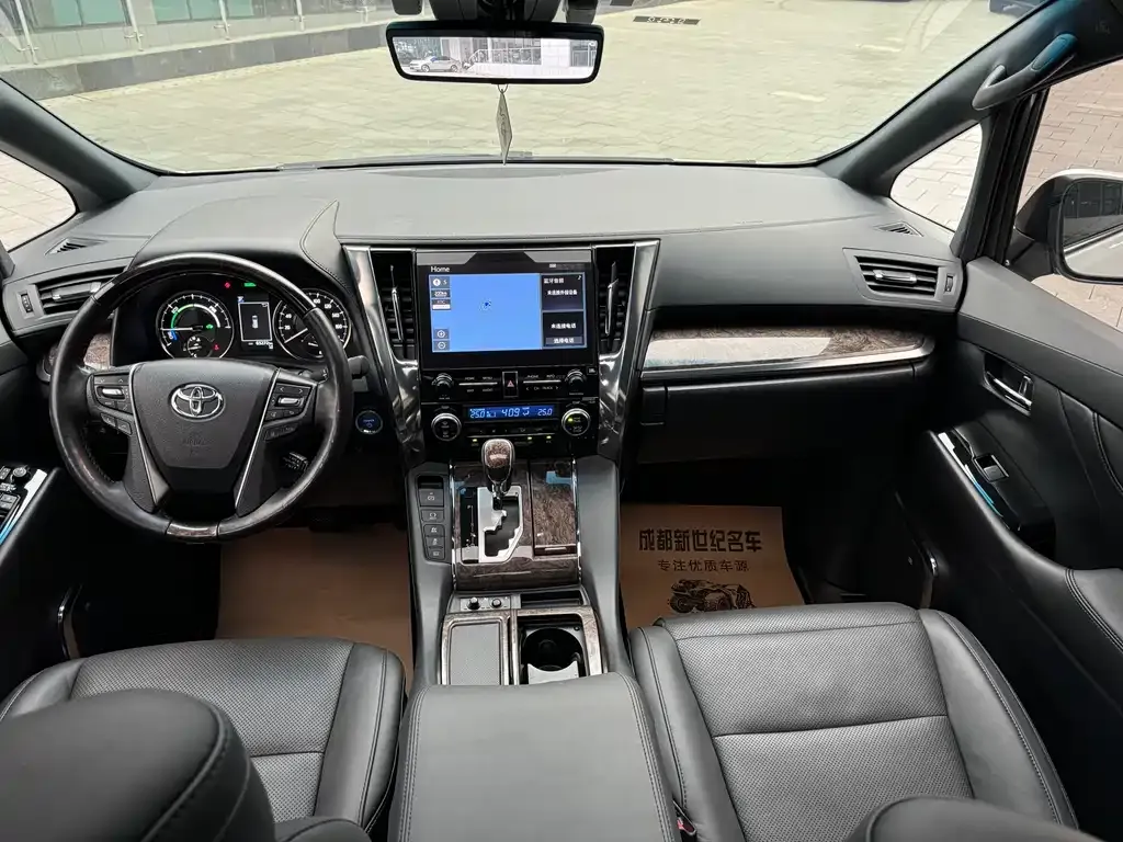 Toyota Alphard — фото 8