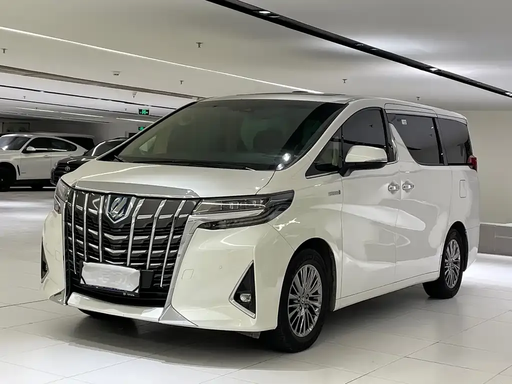 Toyota Alphard — фото 1