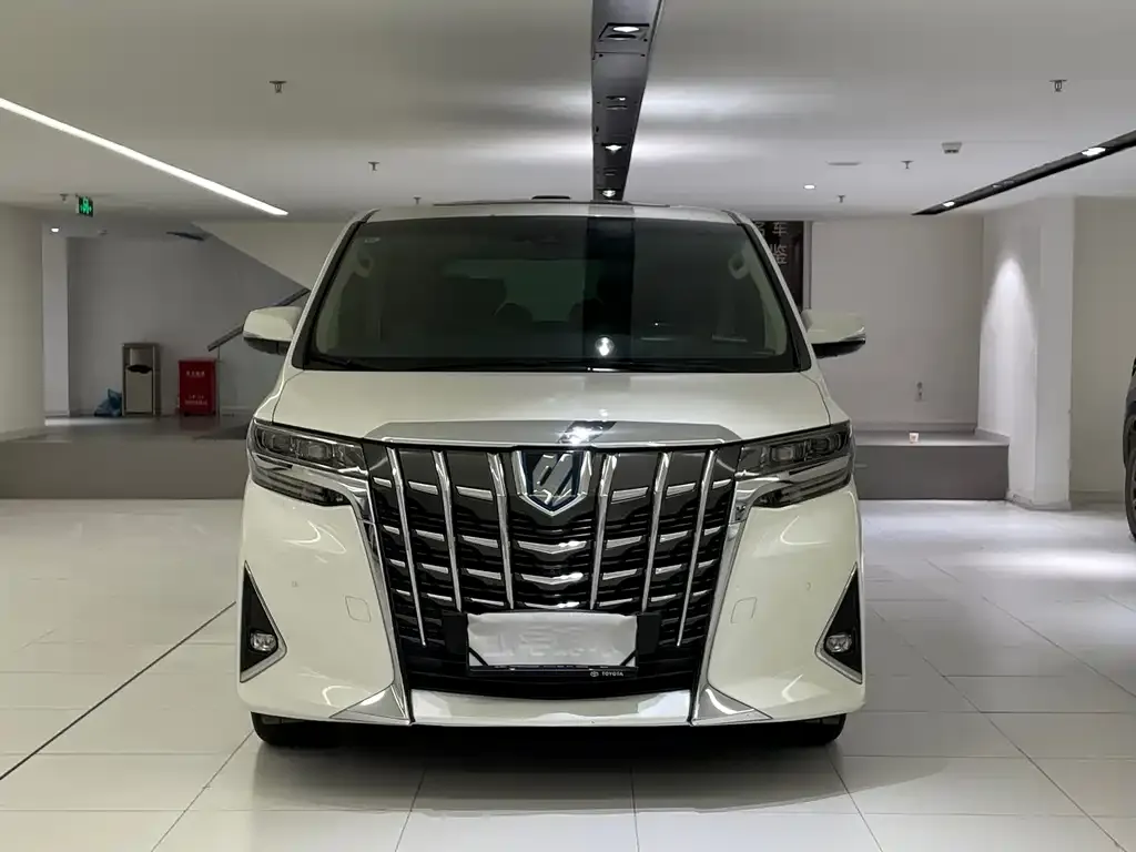 Toyota Alphard — фото 2