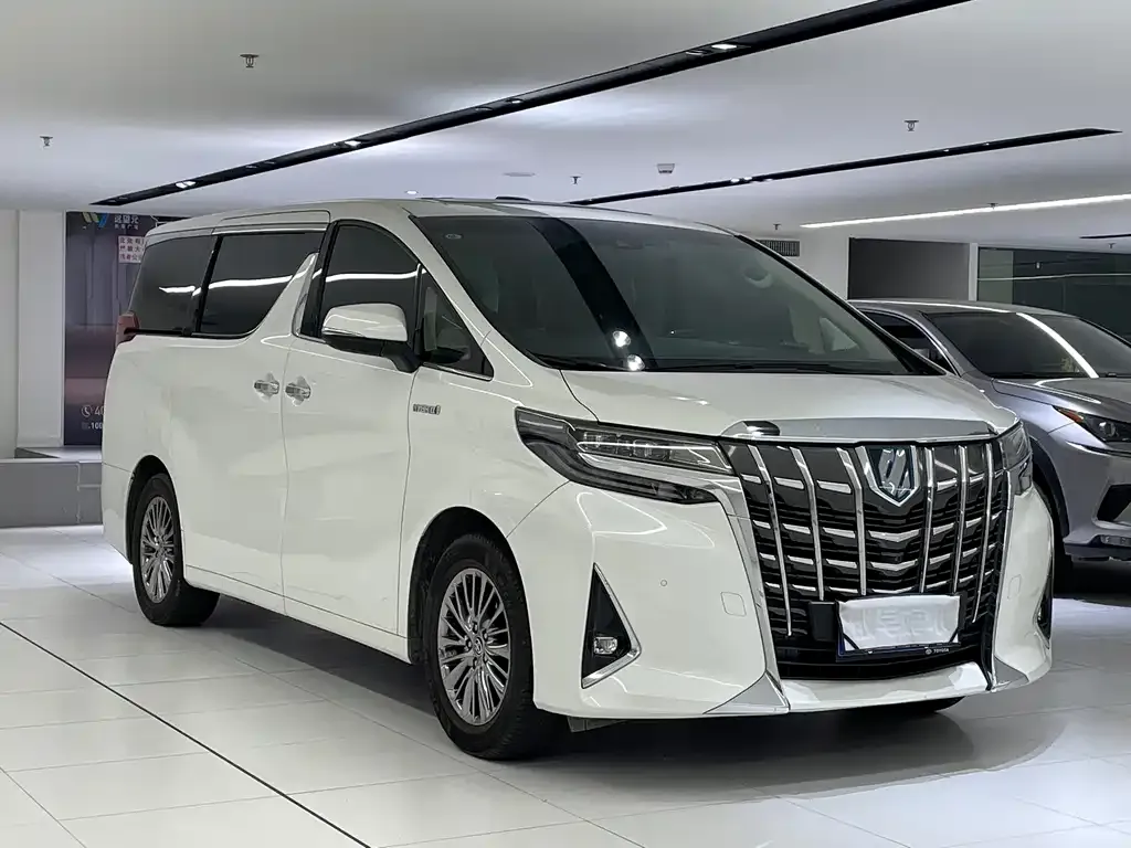 Toyota Alphard — фото 8