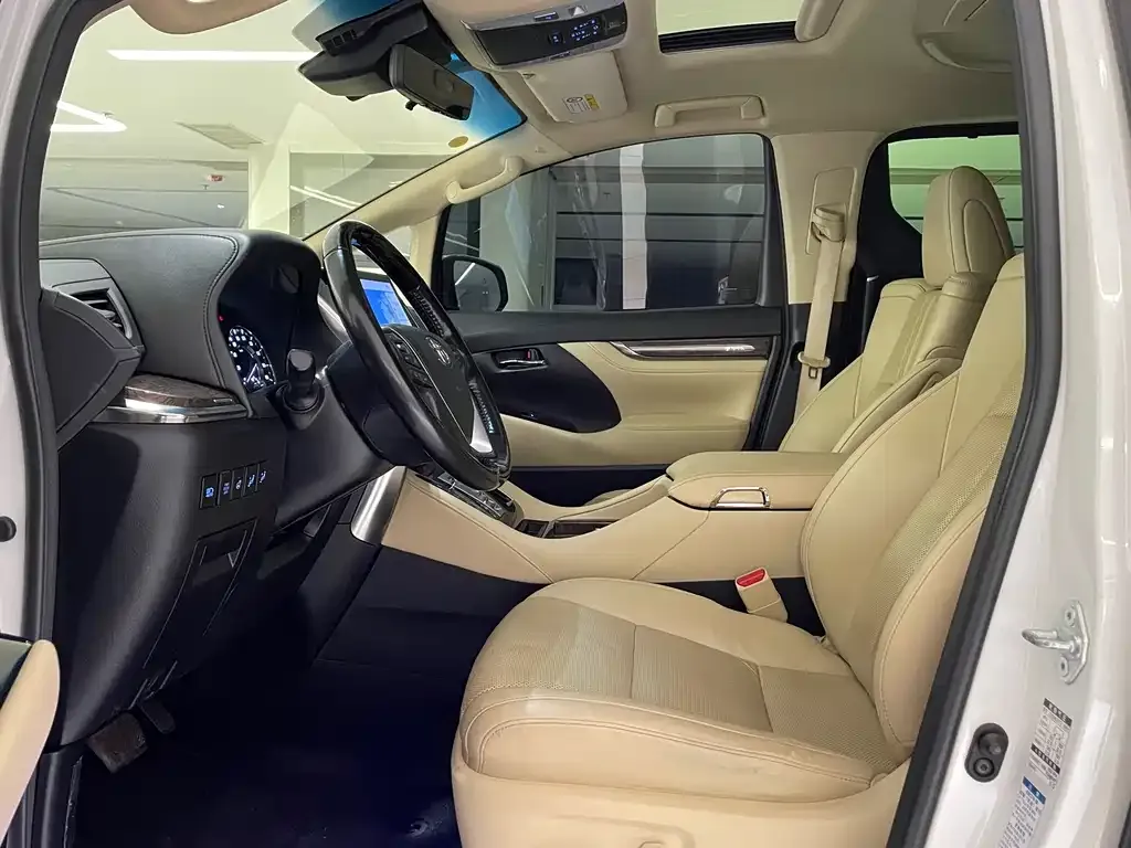 Toyota Alphard — фото 7